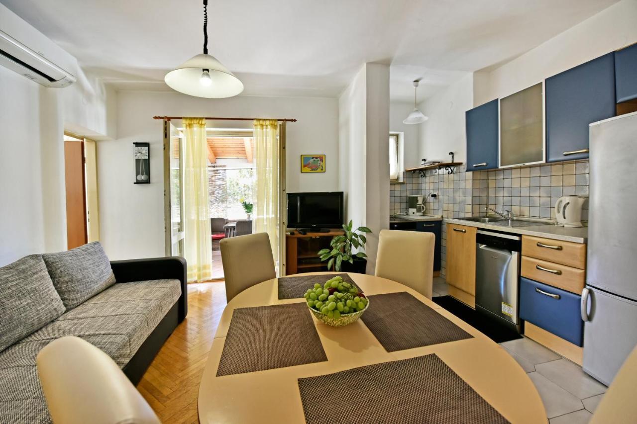 Apartment Nikola Porec Exterior photo